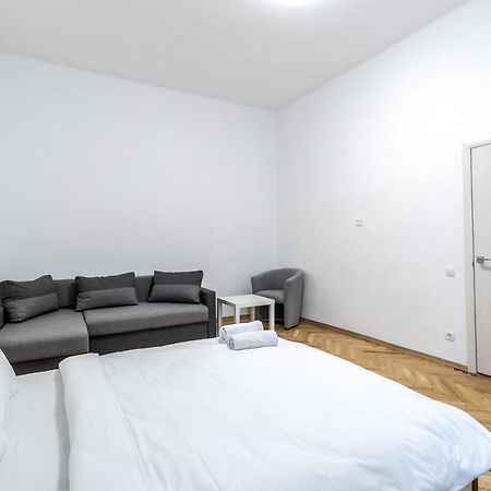 City Shalom Apartment Львів Екстер'єр фото